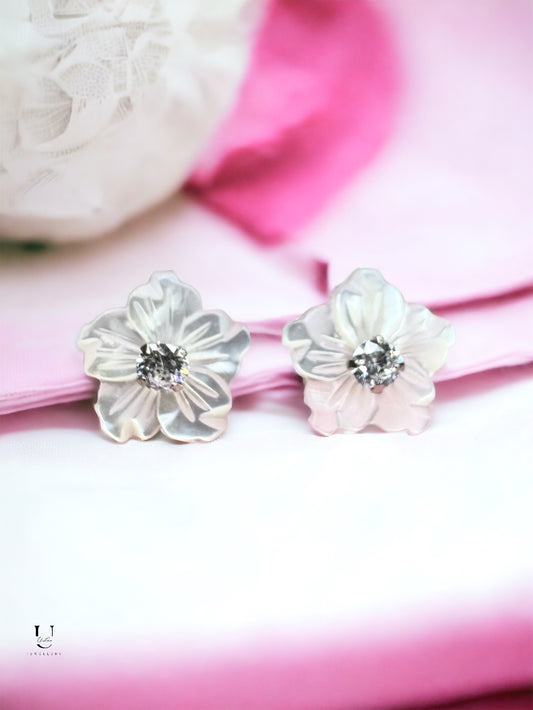White Mop Flower Stud 2